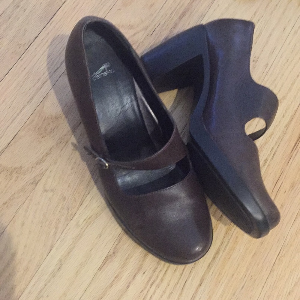 Shoes - Picture 3 of 8